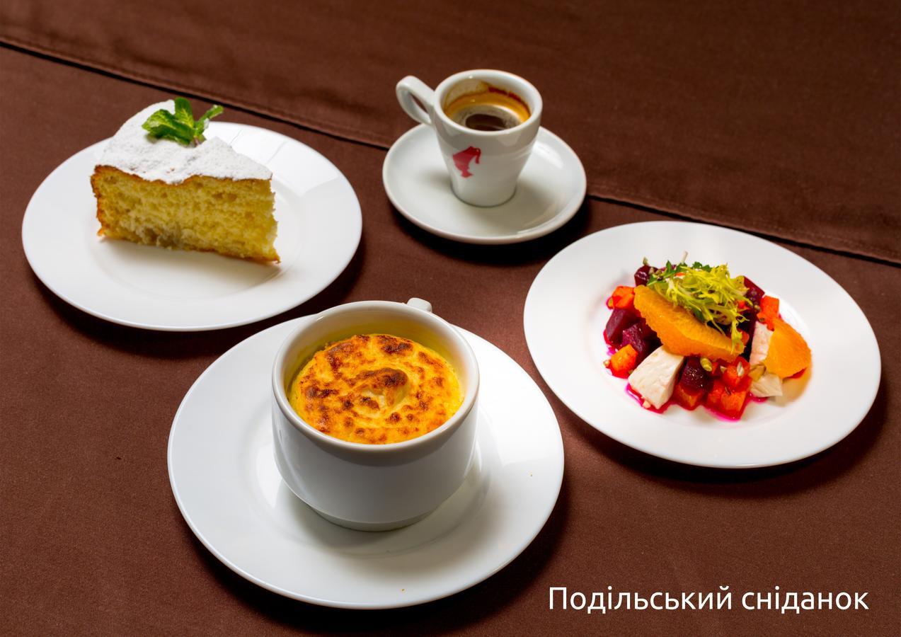 Gala Hotel คาเมียเนตส์-โปดิลสกี ภายนอก รูปภาพ